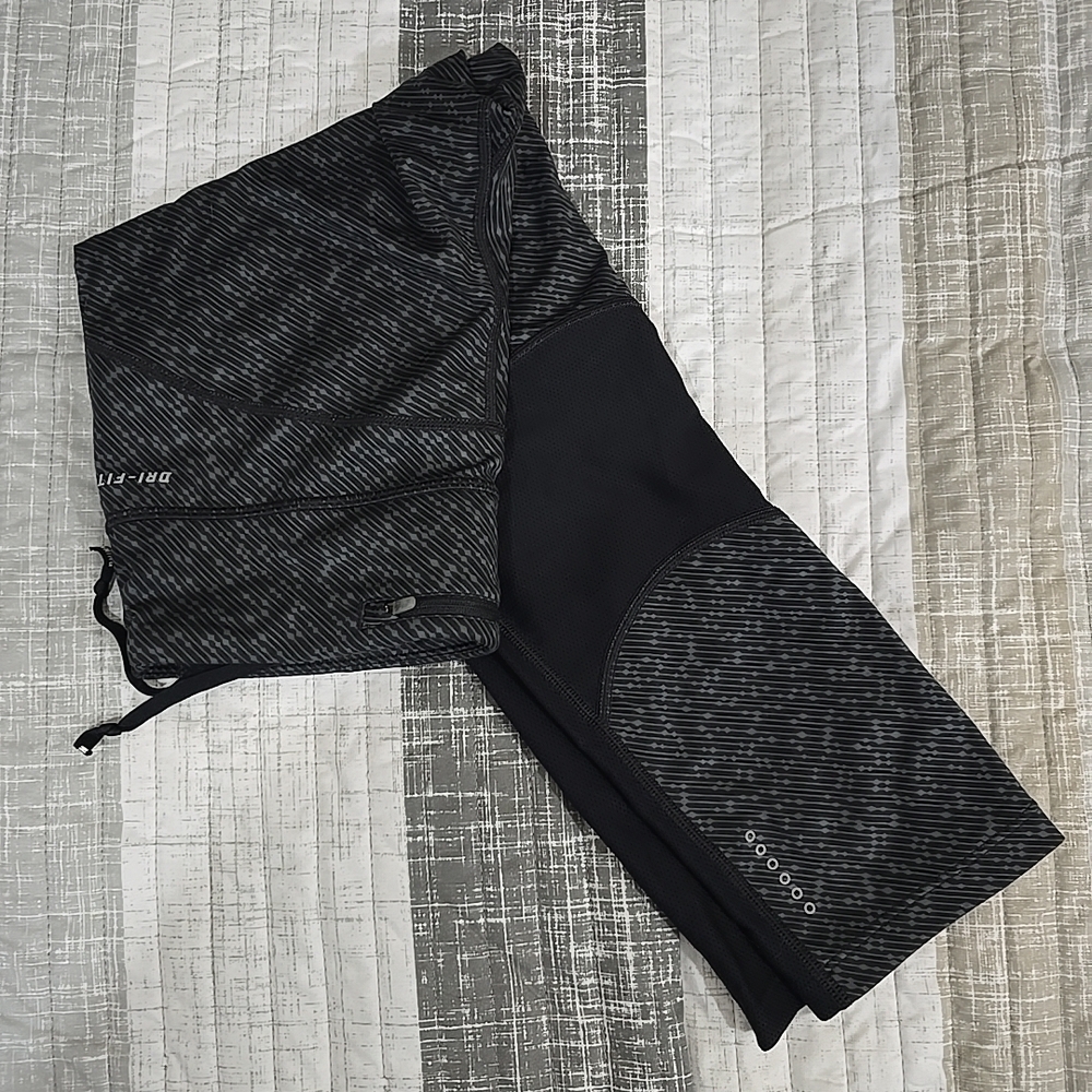 Nike Dri-FIT Womens Capri Leggings black and gray Size M